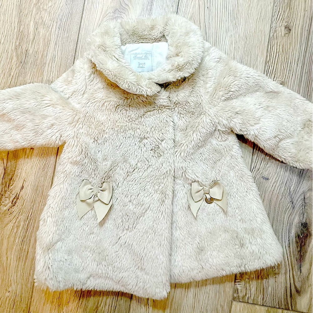 Beautifully Soft Cream "Faux Fur"  baby girls Mayoral Chic Coat! Size 18M